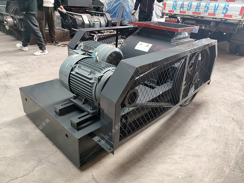 雙齒輥破碎機(jī)，如何解決大塊物料破碎的困擾？